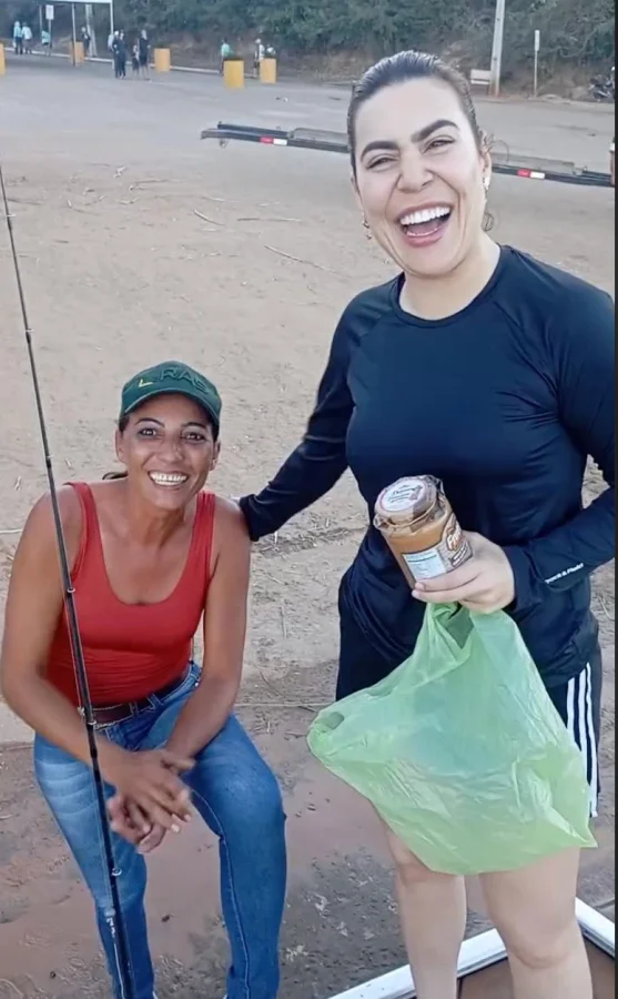 Vídeo de encontro entre Naiara Azevedo e produtora local viraliza nas redes e reforça carinho da cantora com os fãs